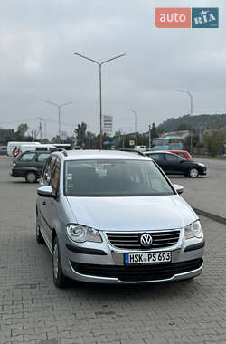 Мінівен Volkswagen Touran 2010 в Нововолинську