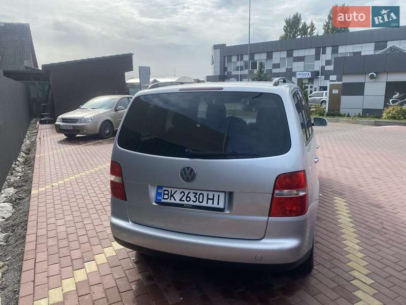 Минивэн Volkswagen Touran 2005 в Сарнах