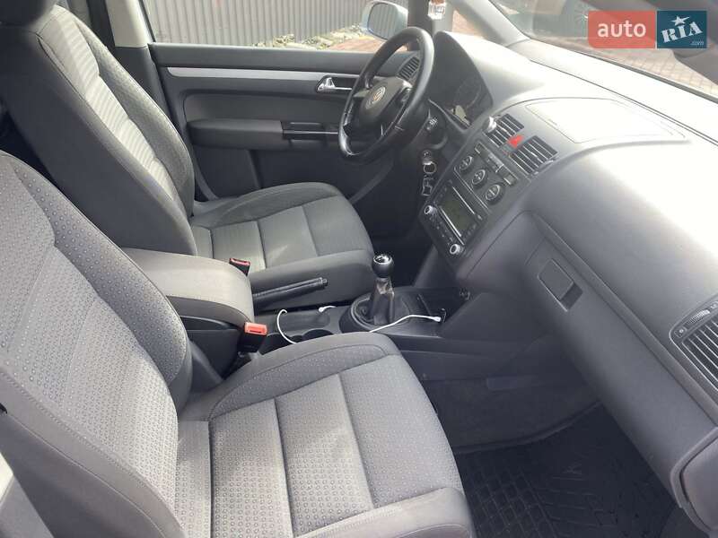 Минивэн Volkswagen Touran 2005 в Сарнах