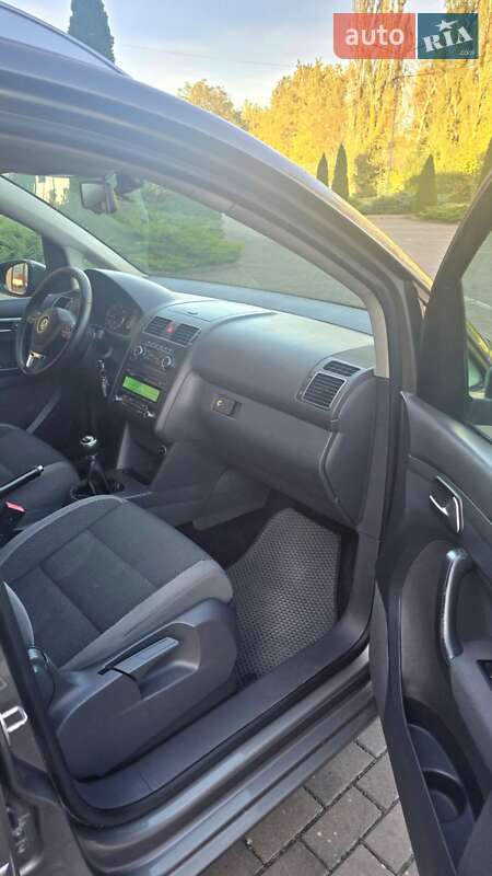 Мінівен Volkswagen Touran 2010 в Виноградові