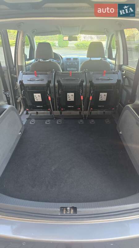 Мінівен Volkswagen Touran 2010 в Виноградові