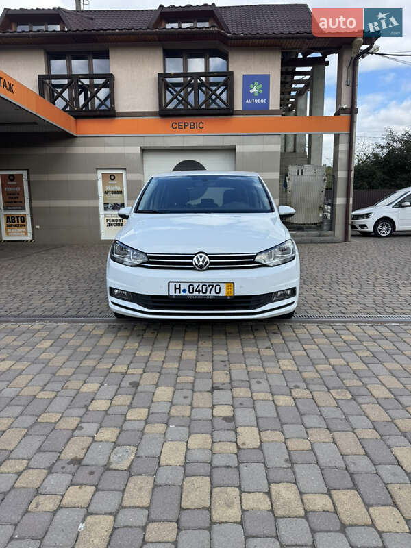Микровэн Volkswagen Touran 2016 в Сваляве