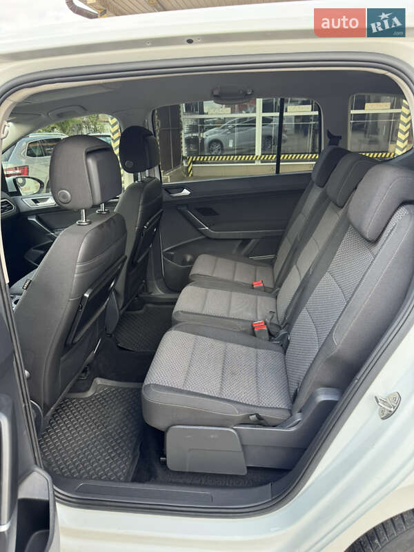 Микровэн Volkswagen Touran 2016 в Сваляве