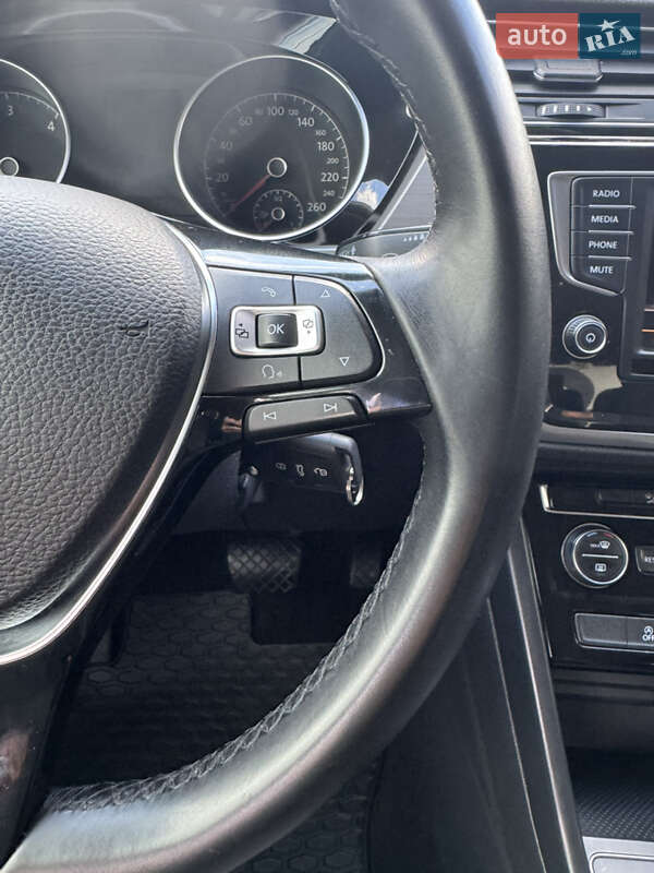 Микровэн Volkswagen Touran 2016 в Сваляве