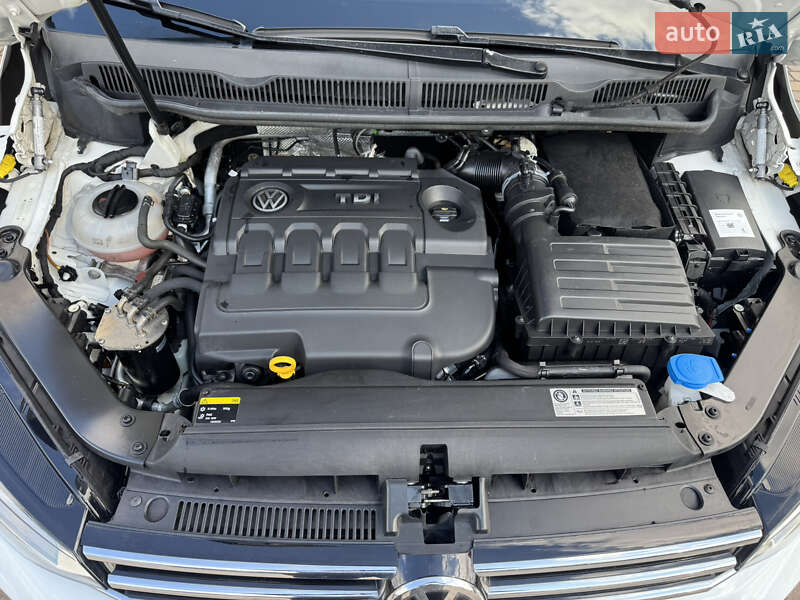 Микровэн Volkswagen Touran 2016 в Сваляве