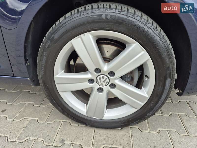 Мінівен Volkswagen Touran 2014 в Одесі