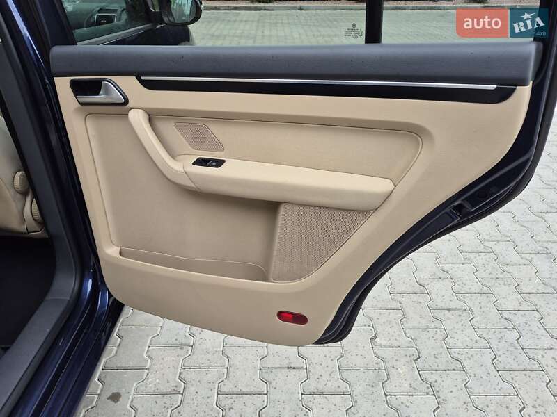 Мінівен Volkswagen Touran 2014 в Одесі