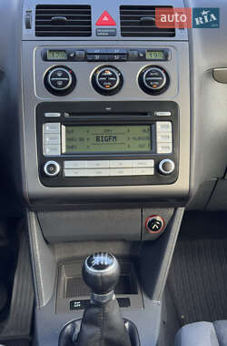 Минивэн Volkswagen Touran 2007 в 