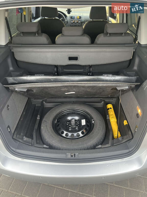 Минивэн Volkswagen Touran 2011 в Самборе