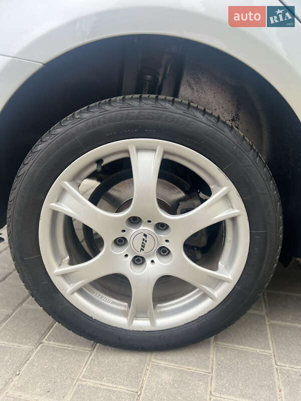 Минивэн Volkswagen Touran 2011 в Самборе