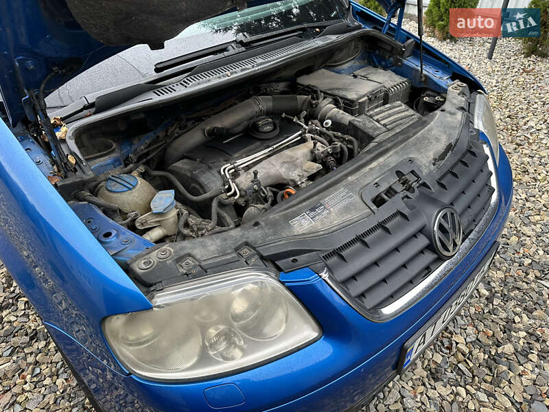 Минивэн Volkswagen Touran 2005 в Тысменице