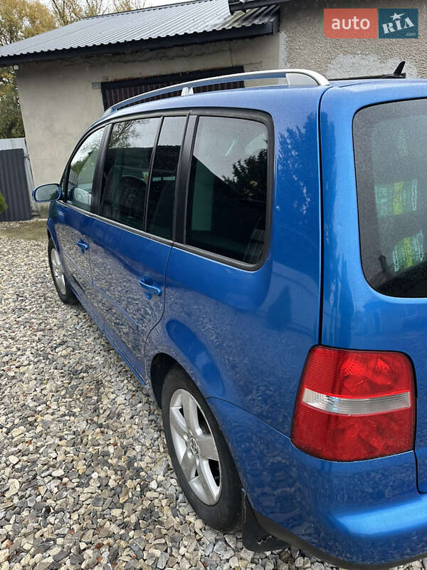 Минивэн Volkswagen Touran 2005 в Тысменице