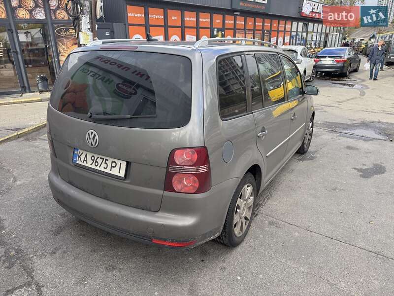 Минивэн Volkswagen Touran 2008 в Киеве