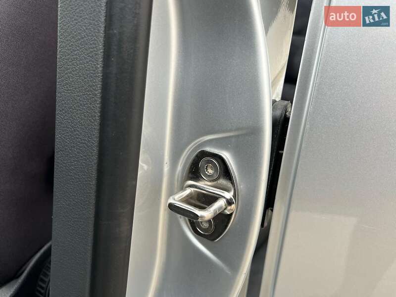 Минивэн Volkswagen Touran 2011 в Киеве