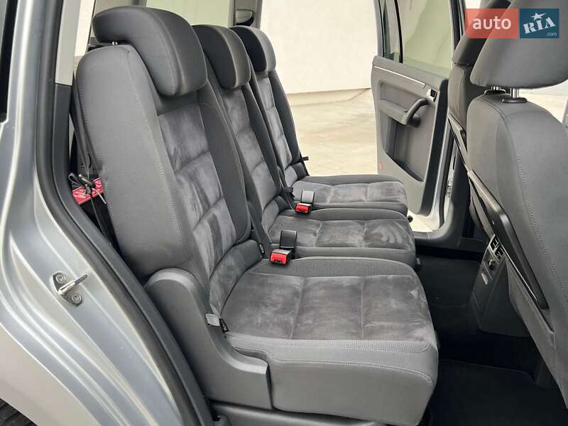 Минивэн Volkswagen Touran 2011 в Киеве