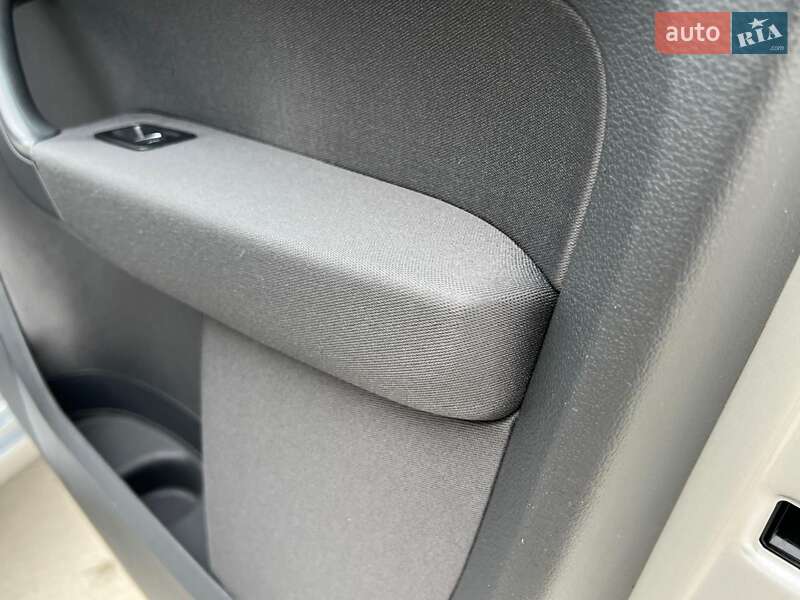 Минивэн Volkswagen Touran 2011 в Киеве