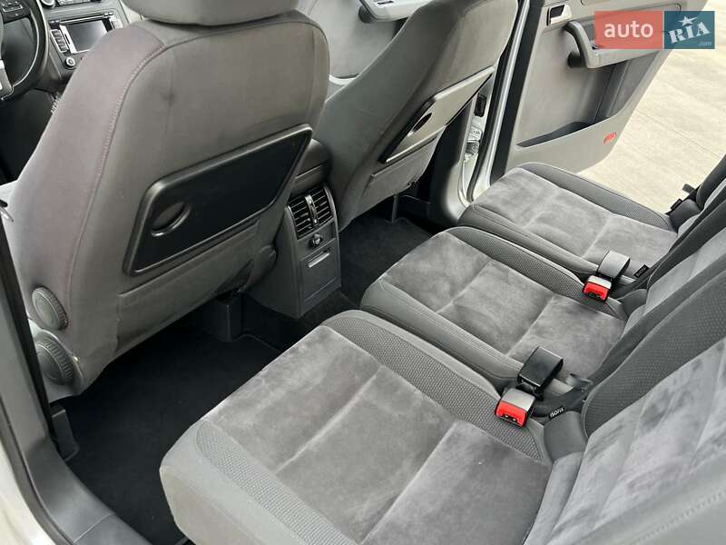 Минивэн Volkswagen Touran 2011 в Киеве