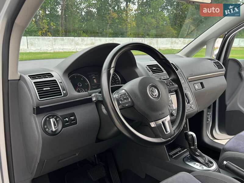 Минивэн Volkswagen Touran 2011 в Киеве