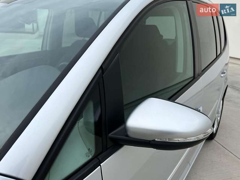 Минивэн Volkswagen Touran 2011 в Киеве