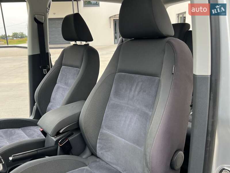 Минивэн Volkswagen Touran 2011 в Киеве