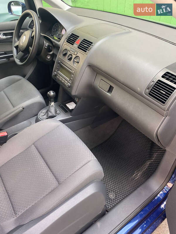 Минивэн Volkswagen Touran 2004 в Вышгороде