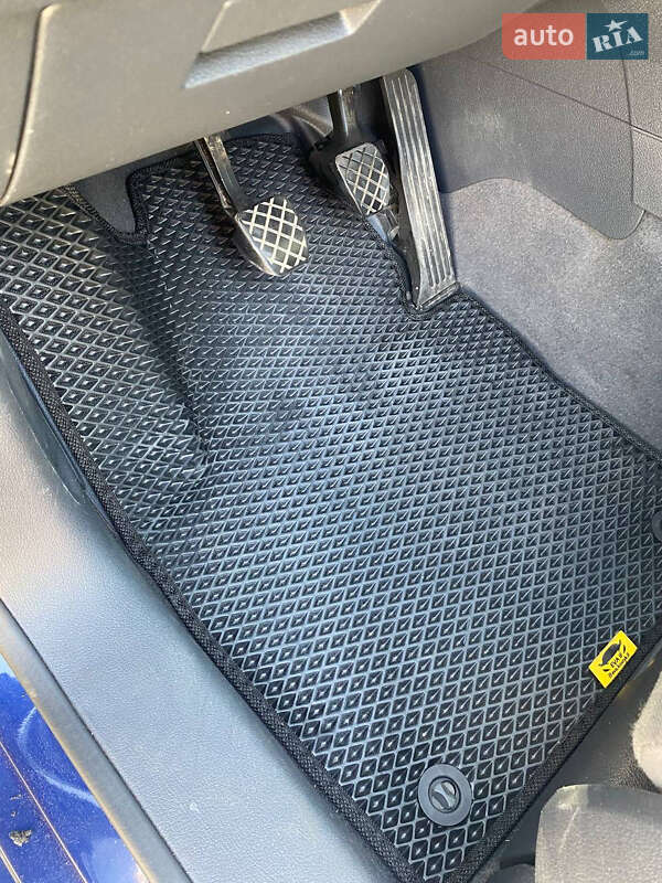 Минивэн Volkswagen Touran 2004 в Вышгороде