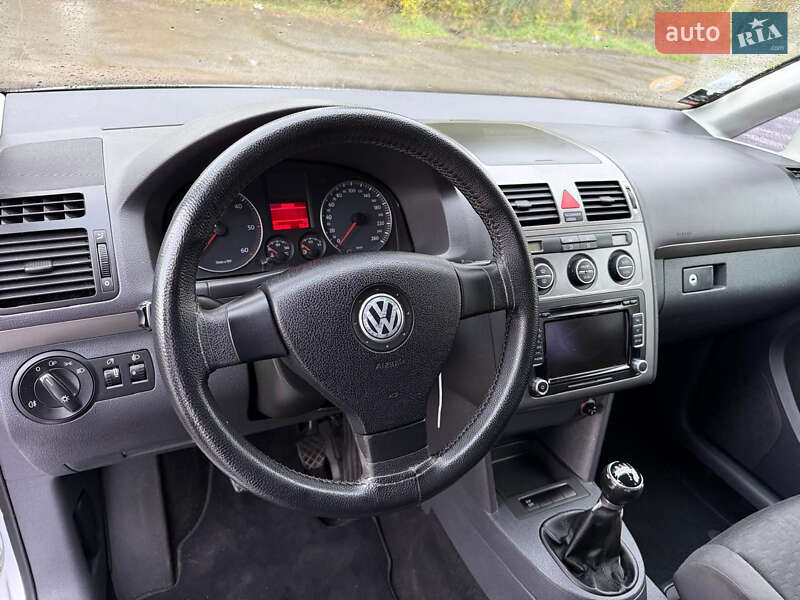Минивэн Volkswagen Touran 2007 в Дубно