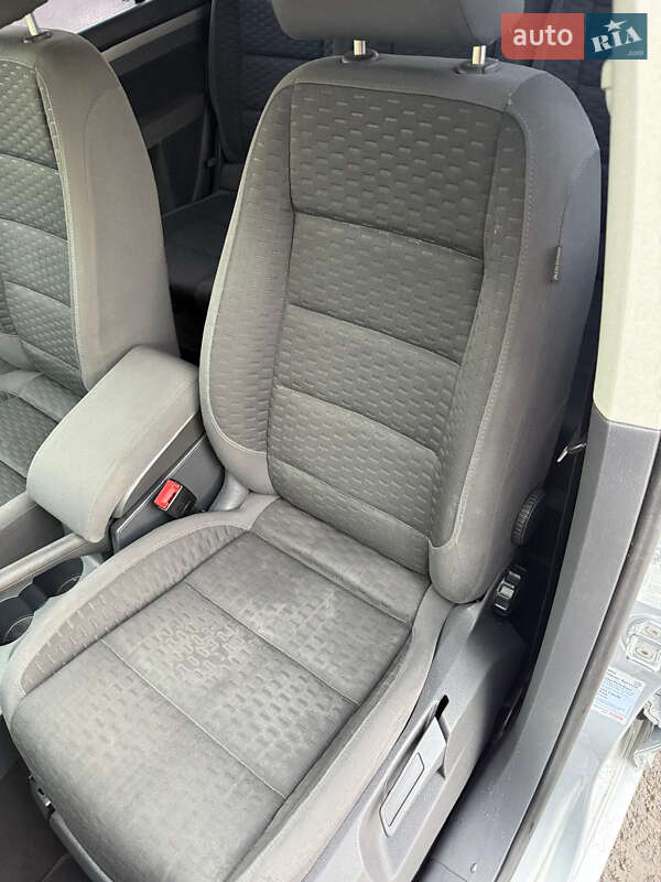 Минивэн Volkswagen Touran 2007 в Дубно