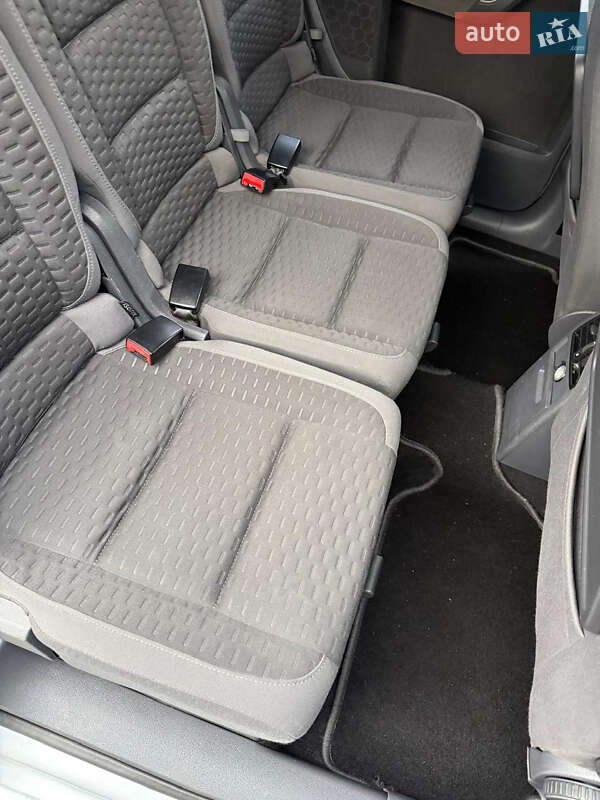 Минивэн Volkswagen Touran 2007 в Дубно