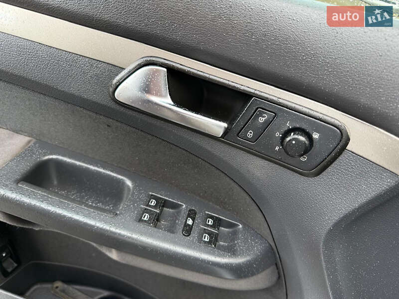 Минивэн Volkswagen Touran 2007 в Дубно