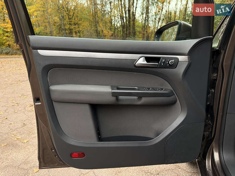 Минивэн Volkswagen Touran 2012 в Бердичеве