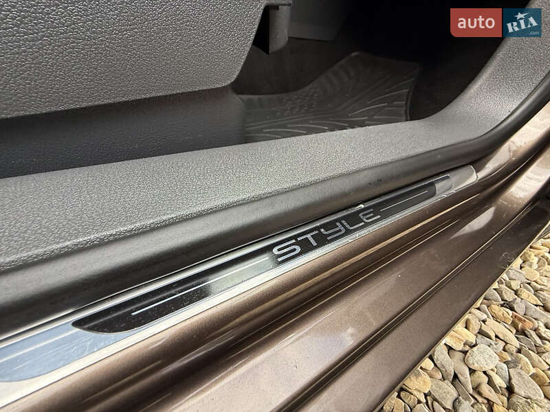 Минивэн Volkswagen Touran 2011 в Коломые