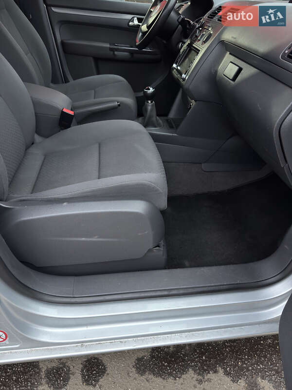 Мінівен Volkswagen Touran 2005 в Охтирці фото 6 Мінівен Volkswagen Touran 2005 в Охтирці