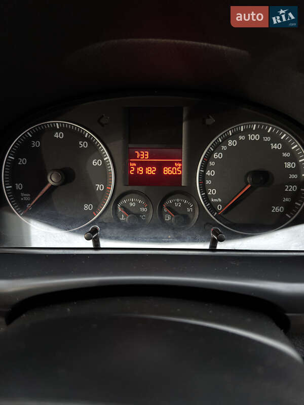 Мінівен Volkswagen Touran 2005 в Охтирці фото 13 Мінівен Volkswagen Touran 2005 в Охтирці