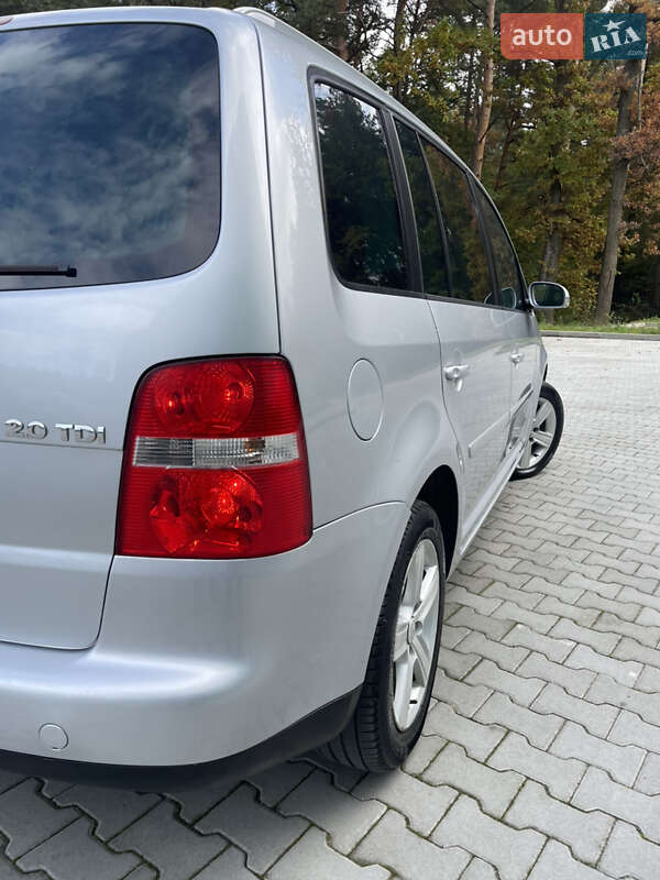 Минивэн Volkswagen Touran 2006 в Новояворовске