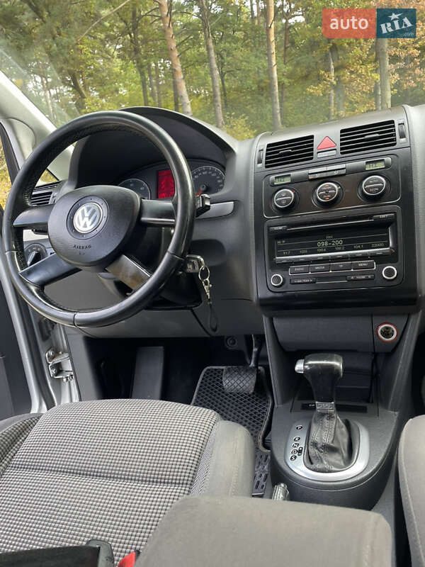 Минивэн Volkswagen Touran 2006 в Новояворовске