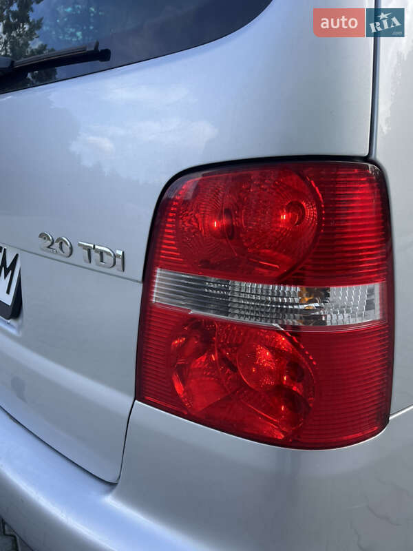 Минивэн Volkswagen Touran 2006 в Новояворовске