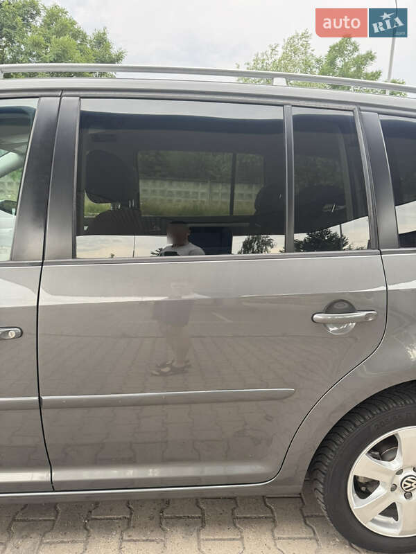 Мінівен Volkswagen Touran 2014 в Львові фото 41 Мінівен Volkswagen Touran 2014 в Львові