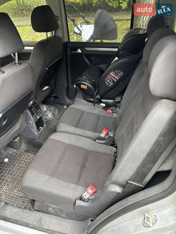 Минивэн Volkswagen Touran 2008 в Львове