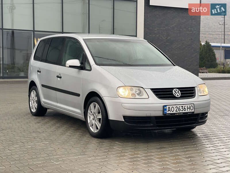 Минивэн Volkswagen Touran 2003 в Хусте