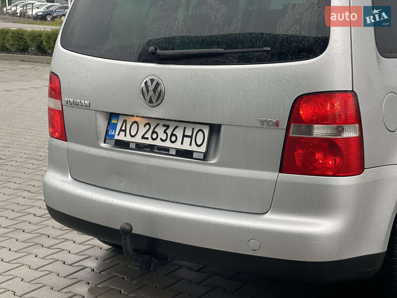 Минивэн Volkswagen Touran 2003 в Хусте