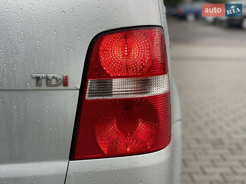 Минивэн Volkswagen Touran 2003 в Хусте