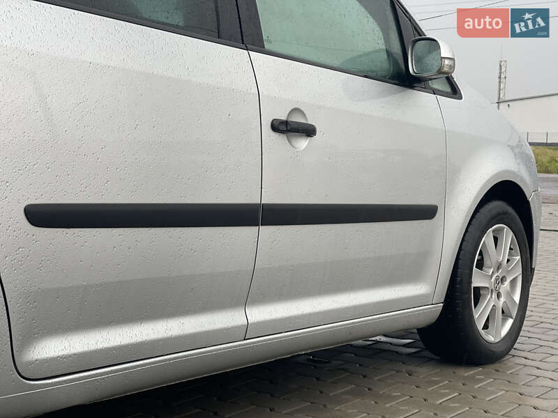 Минивэн Volkswagen Touran 2003 в Хусте