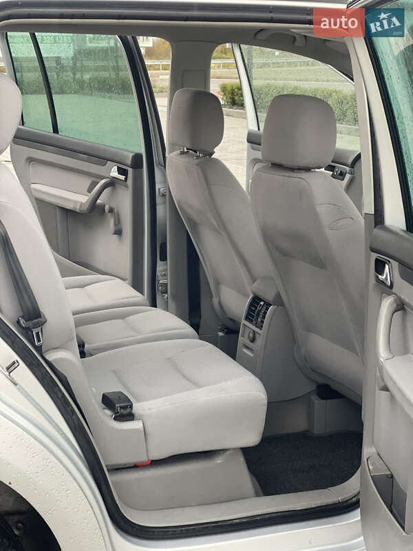 Минивэн Volkswagen Touran 2003 в Хусте
