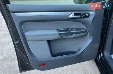 Минивэн Volkswagen Touran 2012 в 