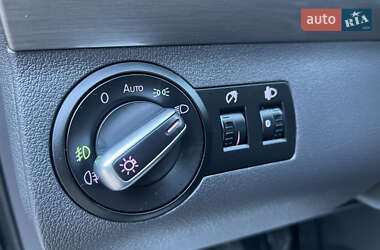 Минивэн Volkswagen Touran 2012 в 