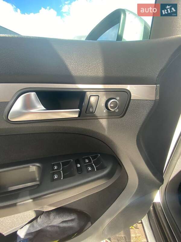 Минивэн Volkswagen Touran 2011 в Киеве фото 13 Минивэн Volkswagen Touran 2011 в Киеве