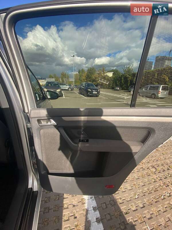 Минивэн Volkswagen Touran 2011 в Киеве фото 17 Минивэн Volkswagen Touran 2011 в Киеве