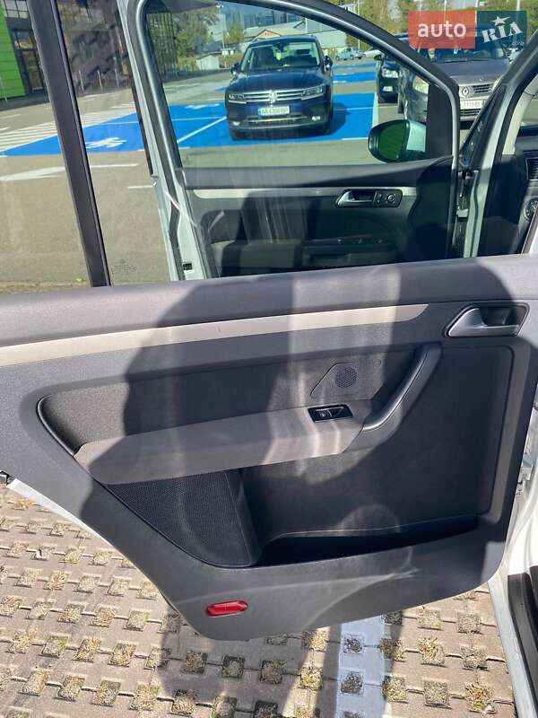Минивэн Volkswagen Touran 2011 в Киеве фото 22 Минивэн Volkswagen Touran 2011 в Киеве