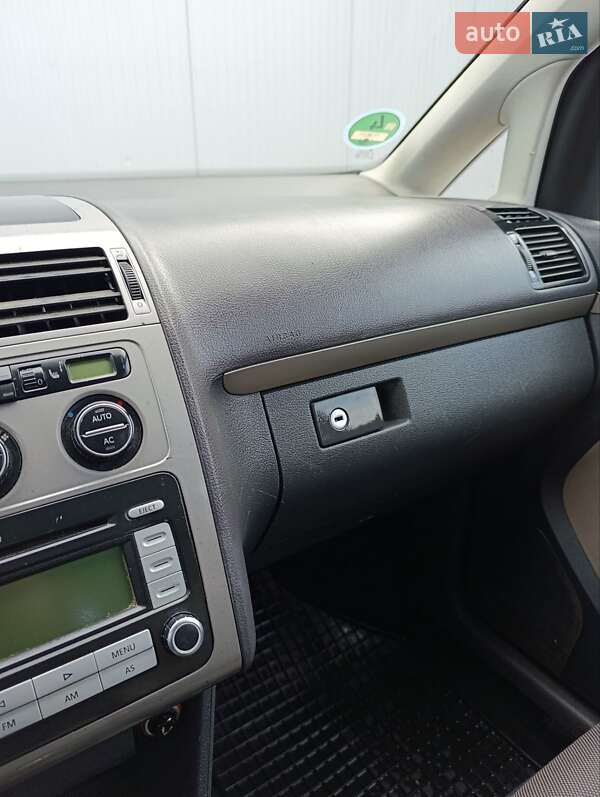 Минивэн Volkswagen Touran 2008 в Луцке фото 30 Минивэн Volkswagen Touran 2008 в Луцке